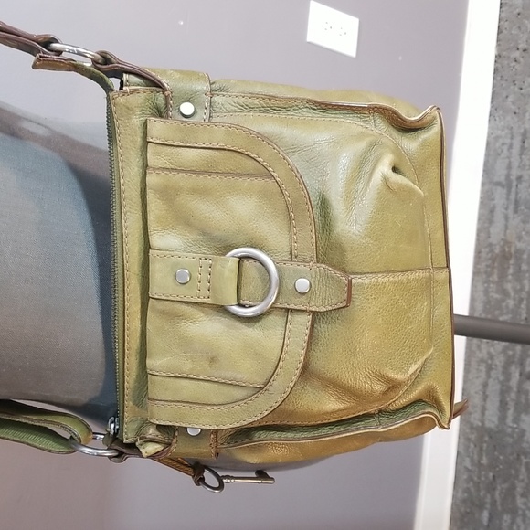 Fossil green leather cross body purse appears never used - key decoration - Picture 3 of 17